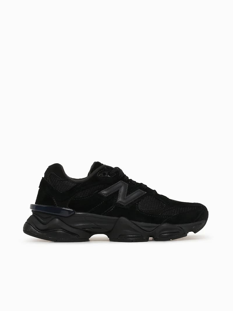 9060 Triple Black Suede